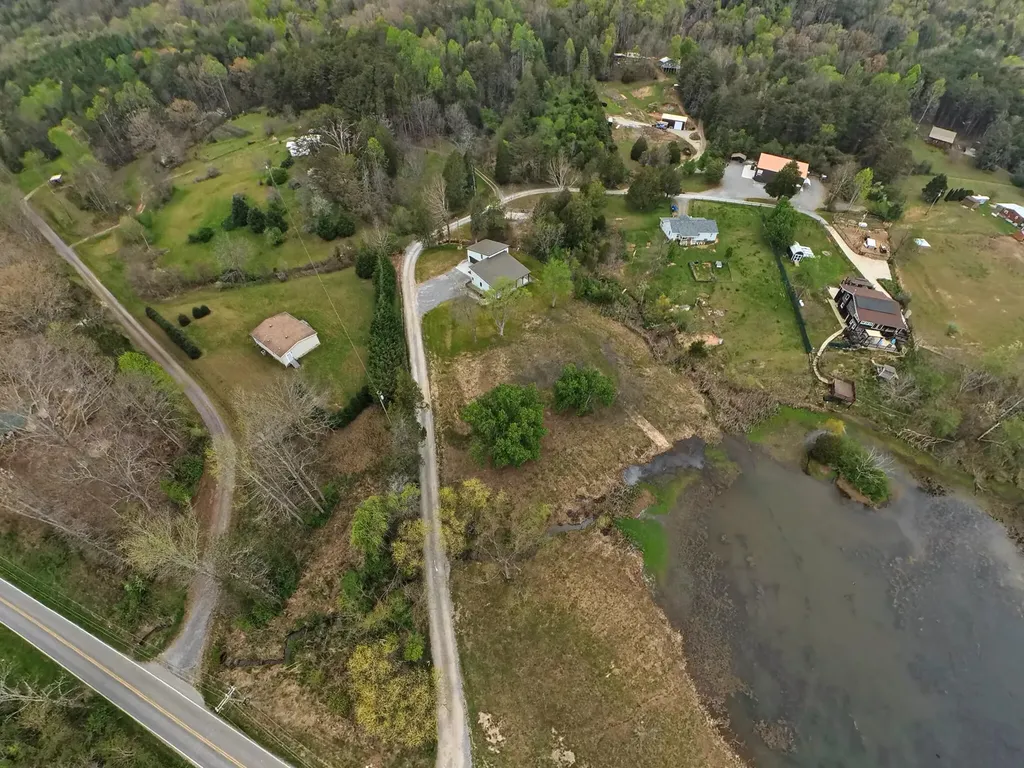 1483 Reagan Valley Road Tellico Plains TN 37385