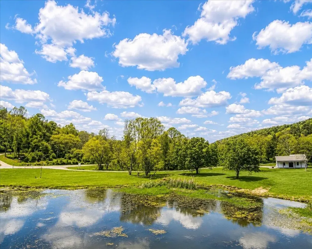 1483 Reagan Valley Road Tellico Plains TN 37385