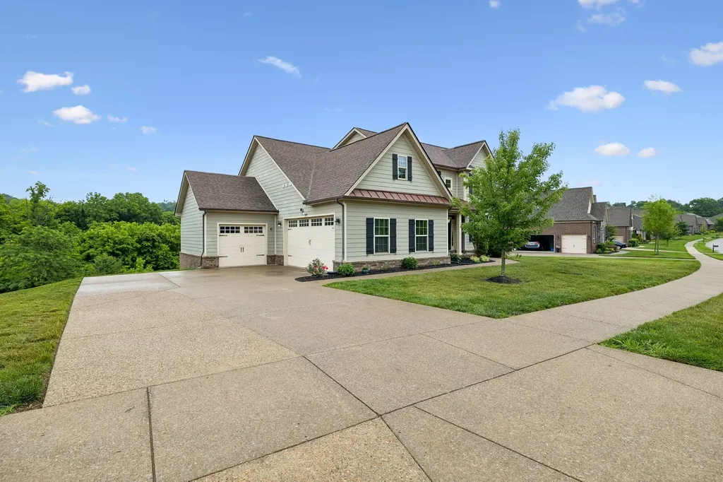 7016 Crimson Leaf Lane College Grove TN 37046