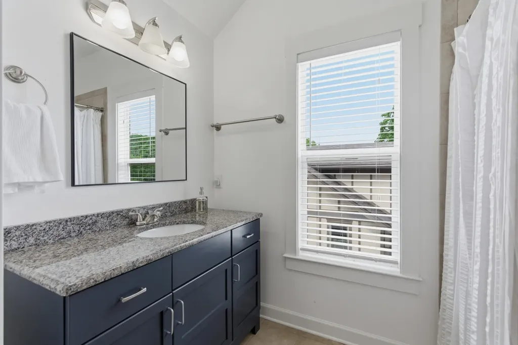 1321B Stratford Avenue Nashville TN 37216