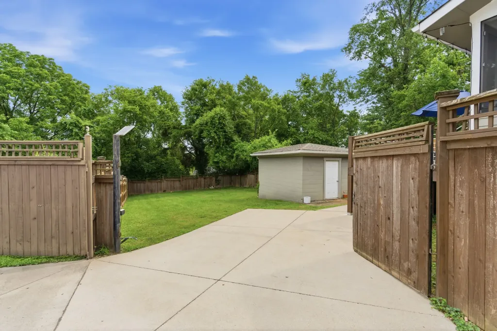 1321B Stratford Avenue Nashville TN 37216