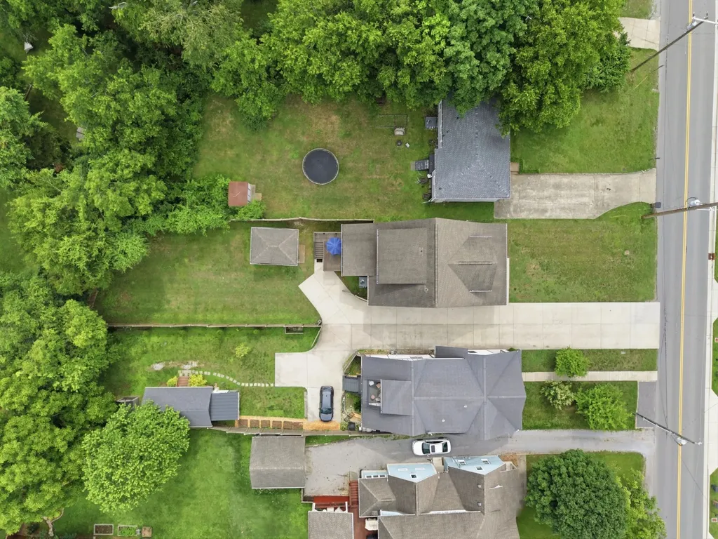 1321B Stratford Avenue Nashville TN 37216