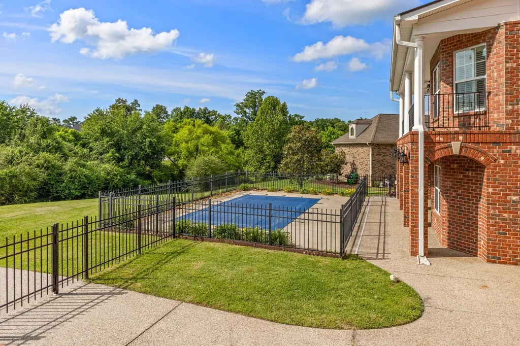 511 Country Club Drive Dickson TN 37055