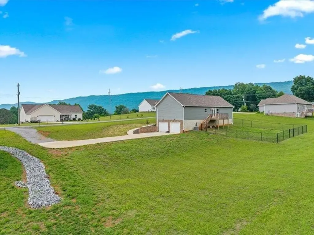120 County Road 891 Etowah TN 37331