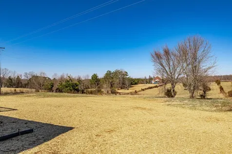 1260 Mount Olive Road Westmoreland TN 37186