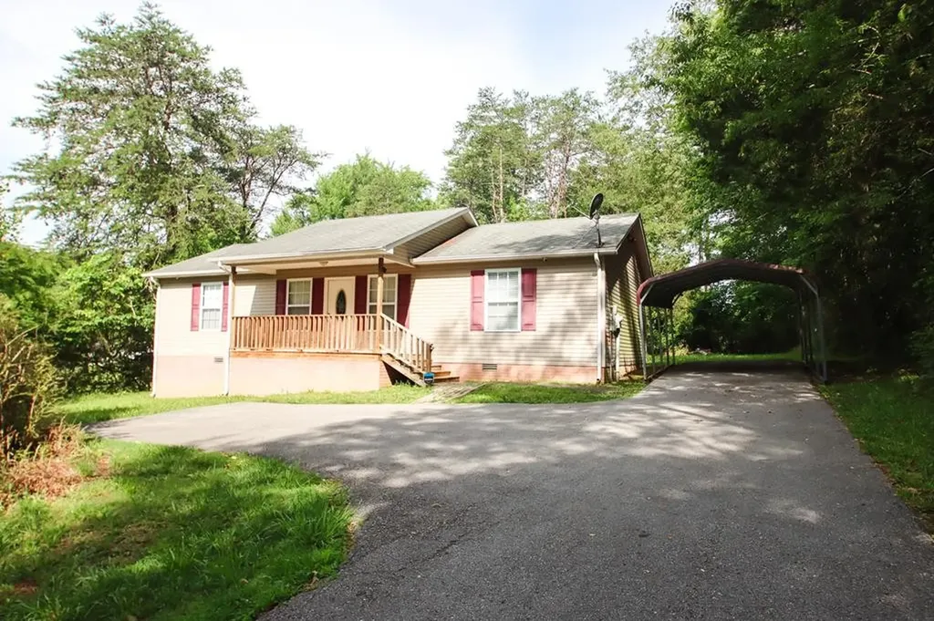 2464 Mcminnville Highway Sparta TN 38583
