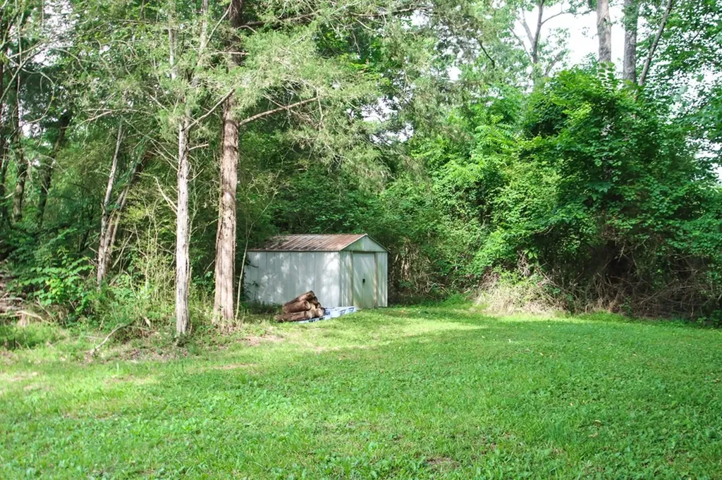 2464 Mcminnville Highway Sparta TN 38583