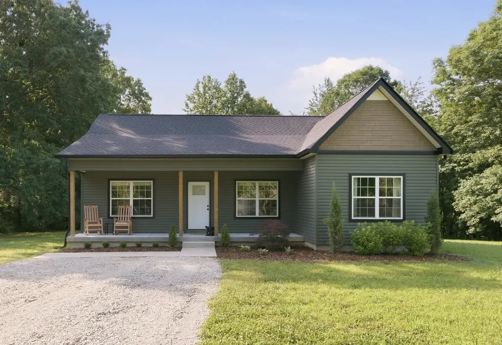 896 Hawkins Road White Bluff TN 37187