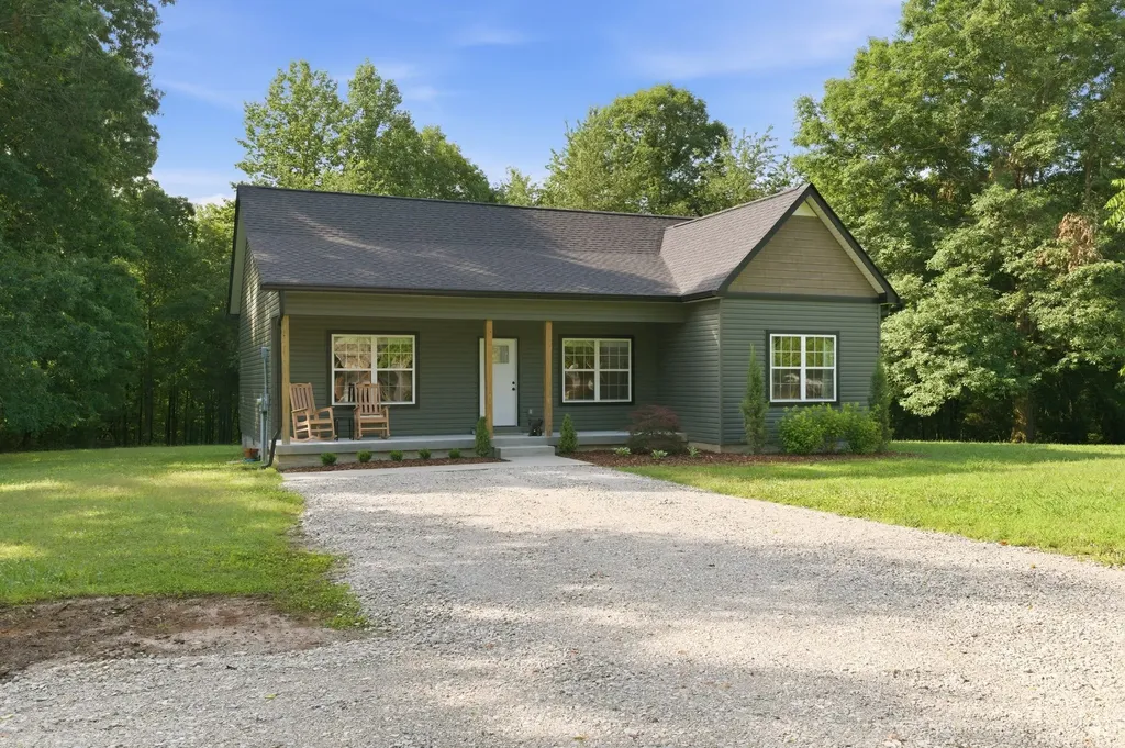 896 Hawkins Road White Bluff TN 37187