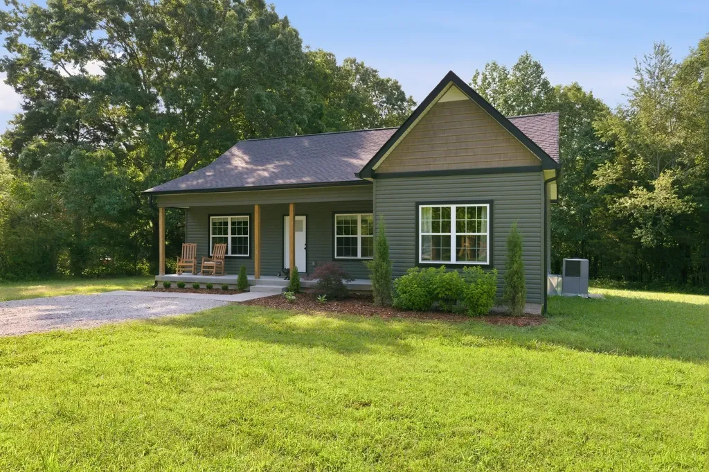 896 Hawkins Road White Bluff TN 37187