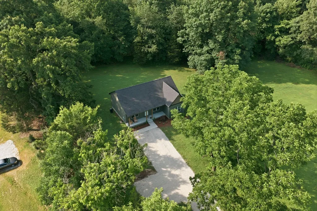 896 Hawkins Road White Bluff TN 37187
