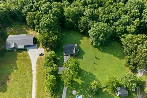 896 Hawkins Road White Bluff TN 37187