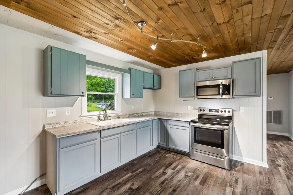 551 W 1st Street Hillsboro TN 37342