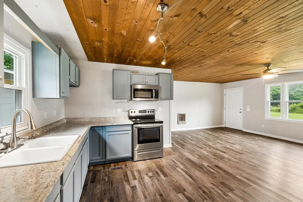 551 W 1st Street Hillsboro TN 37342