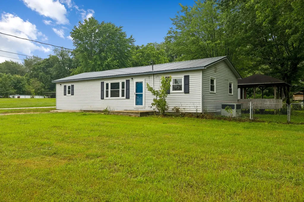 551 W 1st Street Hillsboro TN 37342