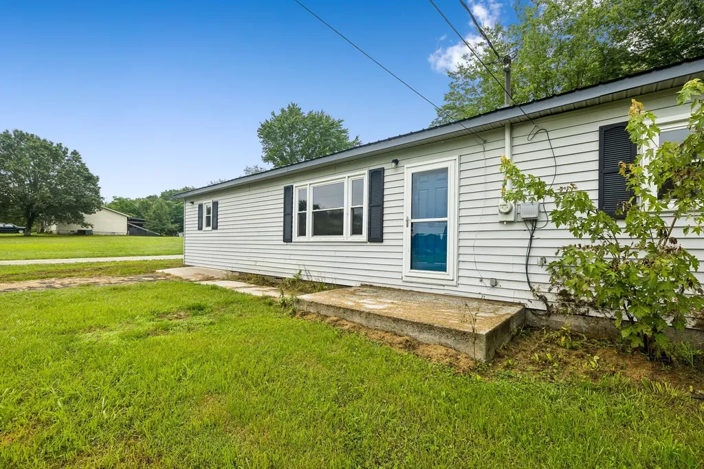 551 W 1st Street Hillsboro TN 37342