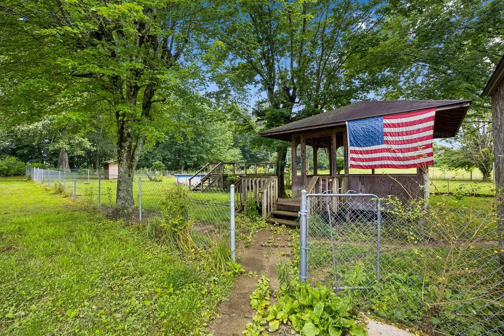551 W 1st Street Hillsboro TN 37342