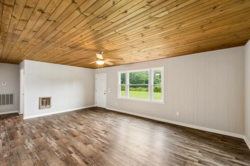 551 W 1st Street Hillsboro TN 37342