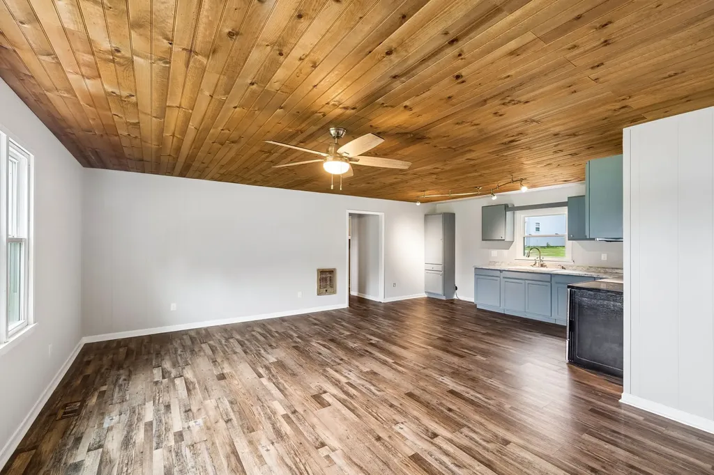 551 W 1st Street Hillsboro TN 37342