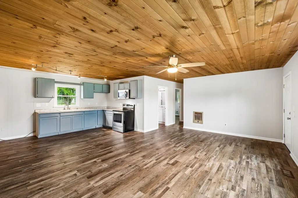 551 W 1st Street Hillsboro TN 37342