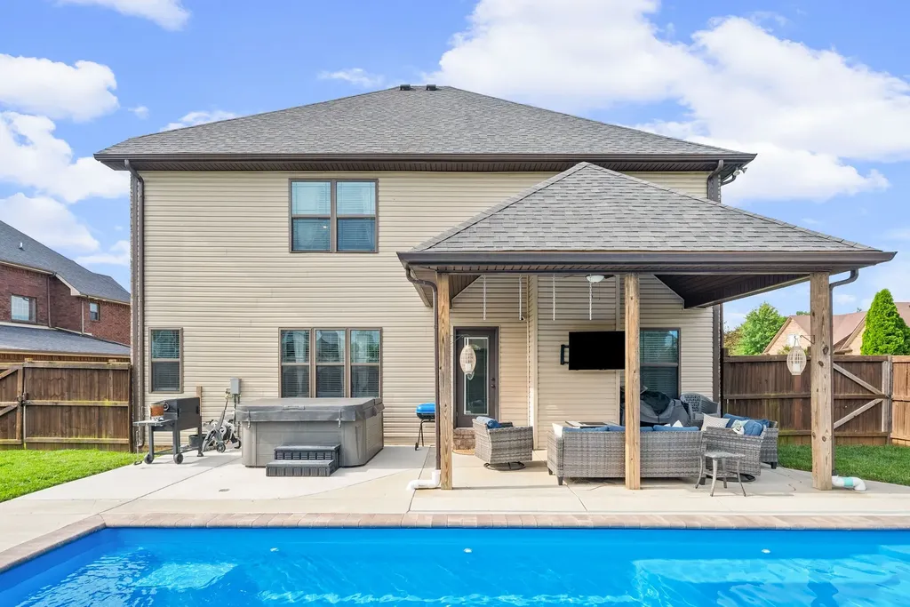 295 Castleton Court Clarksville TN 37043