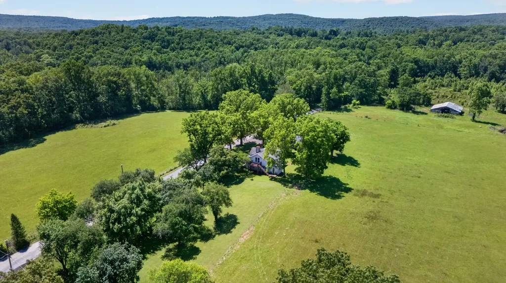 697 Bottom Road Palmer TN 37365