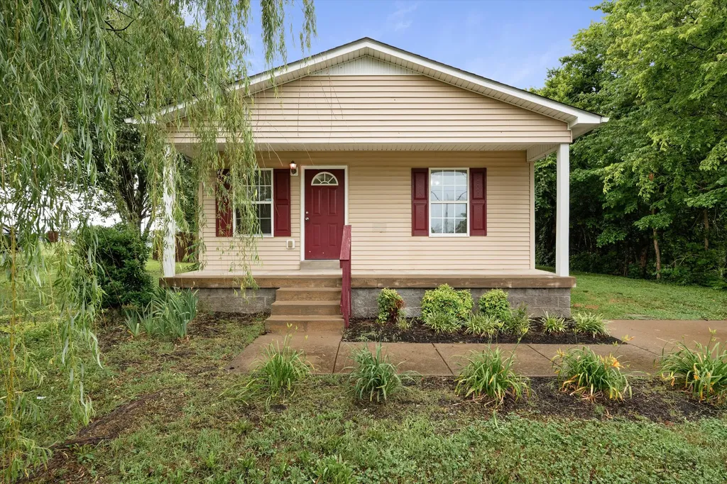 303 15th Ave, W Springfield TN 37172