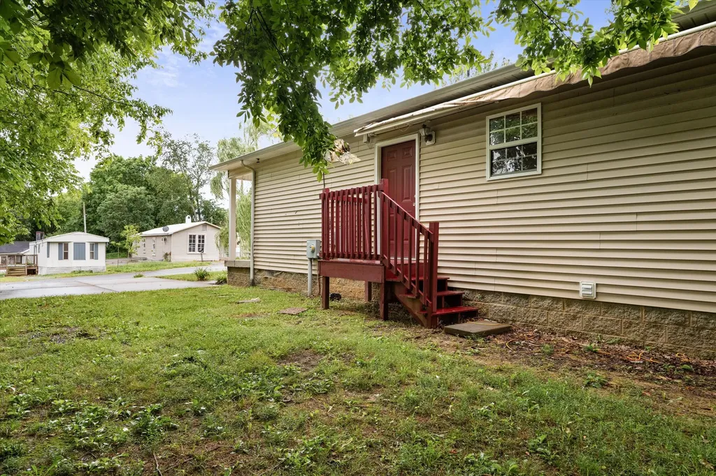 303 15th Ave, W Springfield TN 37172