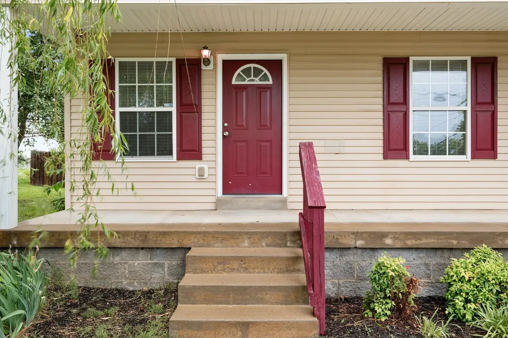 303 15th Ave, W Springfield TN 37172