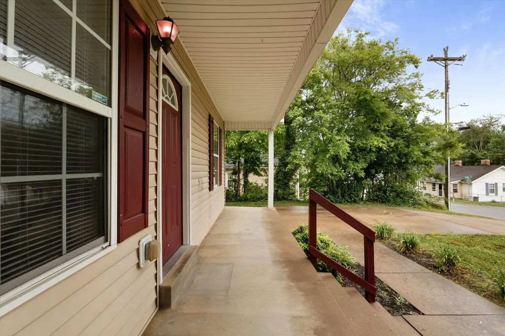303 15th Ave, W Springfield TN 37172