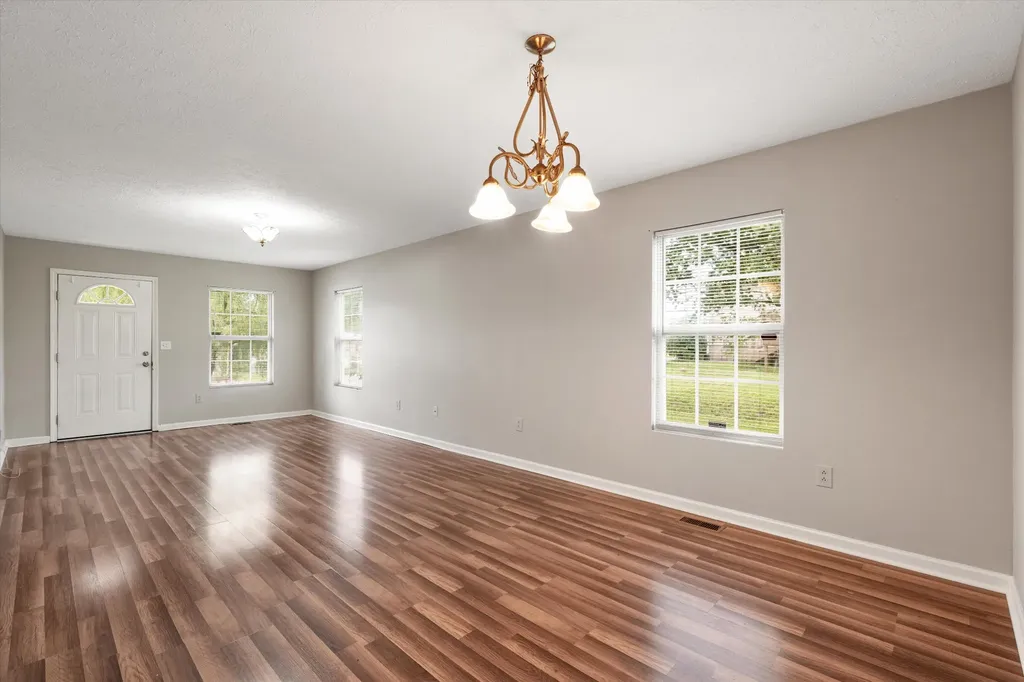 303 15th Ave, W Springfield TN 37172