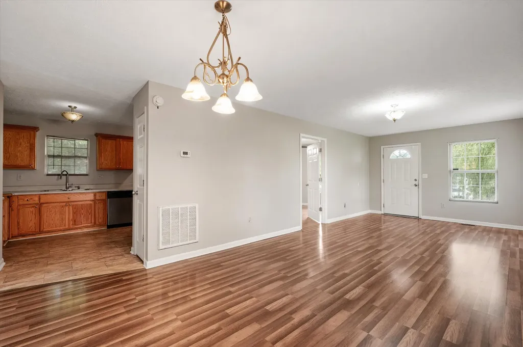 303 15th Ave, W Springfield TN 37172