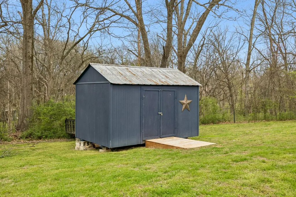 1141 John Sharp Road Columbia TN 38401