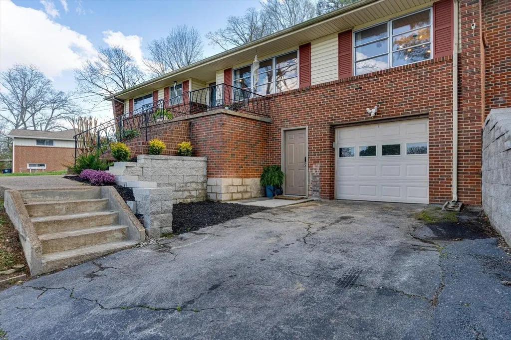 1402 John Ross Road Chattanooga TN 37412