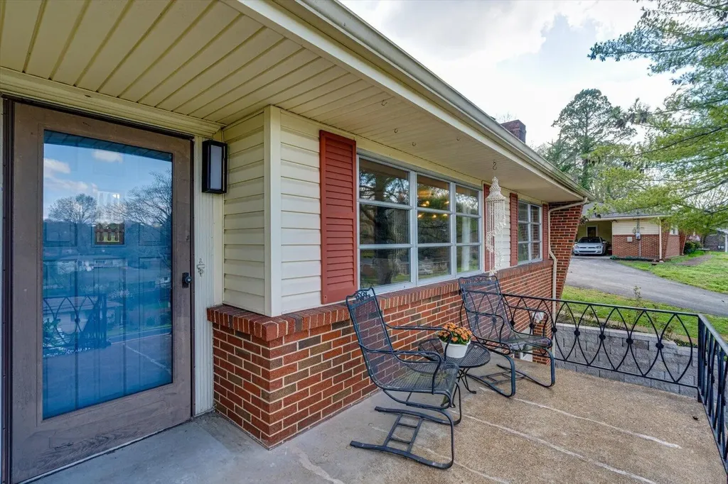1402 John Ross Road Chattanooga TN 37412