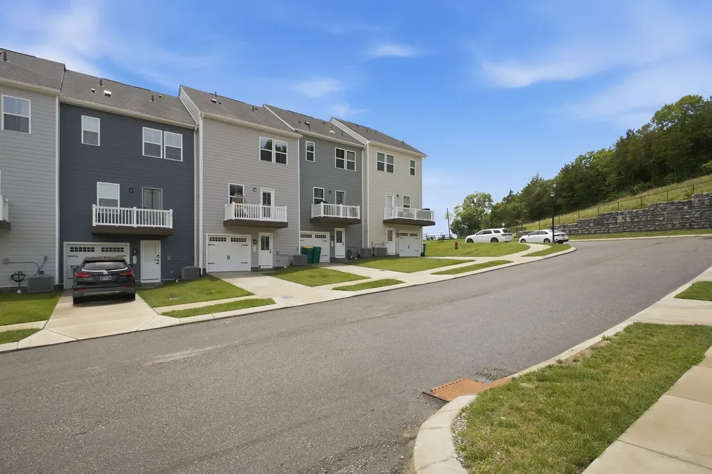 905 Mountain View Court Thompsons Station TN 37179