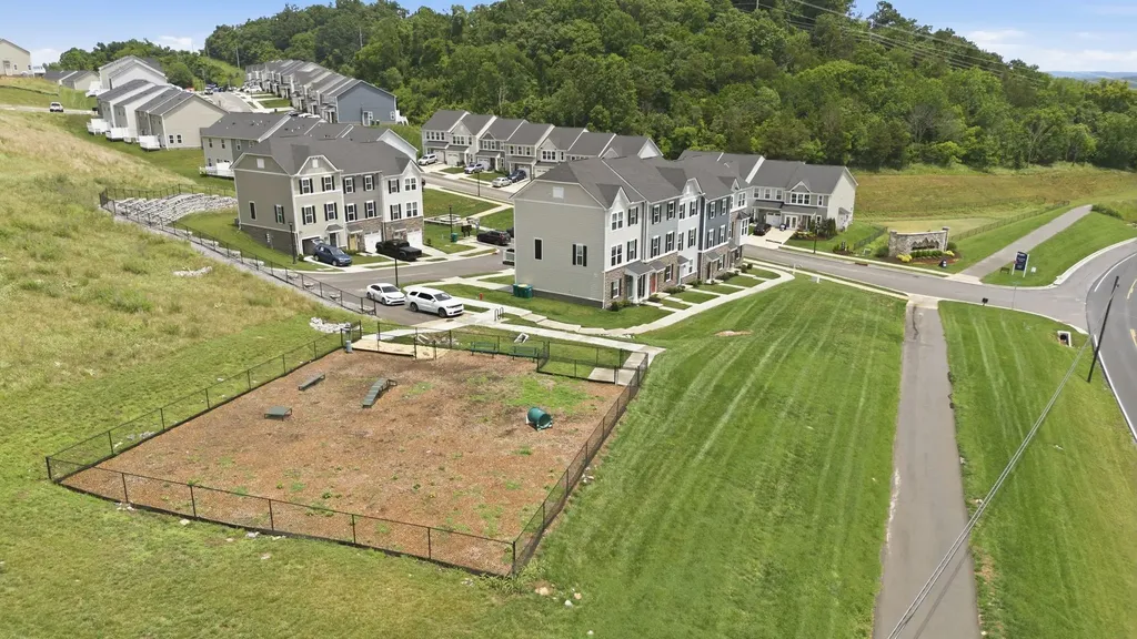 905 Mountain View Court Thompsons Station TN 37179