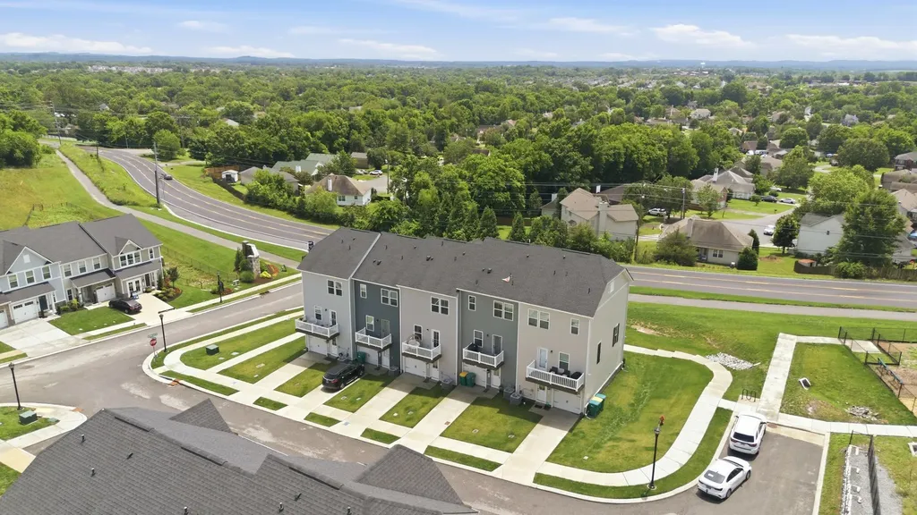 905 Mountain View Court Thompsons Station TN 37179