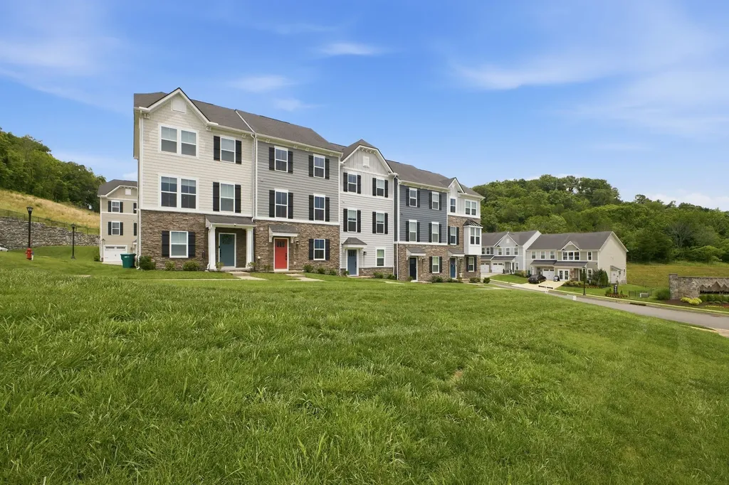 905 Mountain View Court Thompsons Station TN 37179