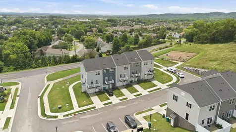 905 Mountain View Court Thompsons Station TN 37179