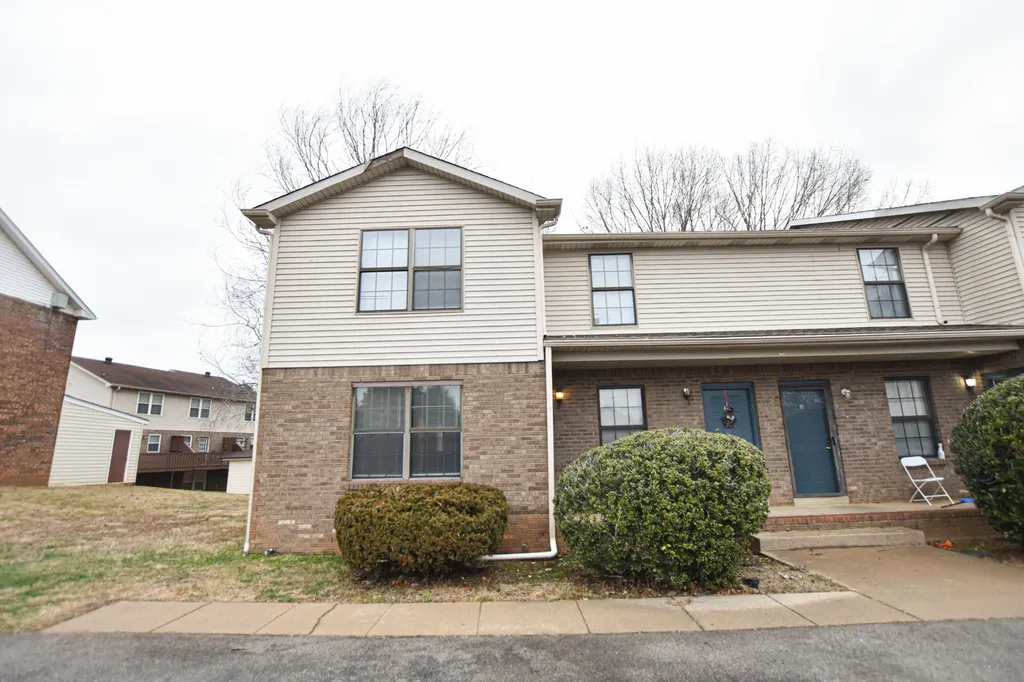 1533 E Knollwood Circle Clarksville TN 37043