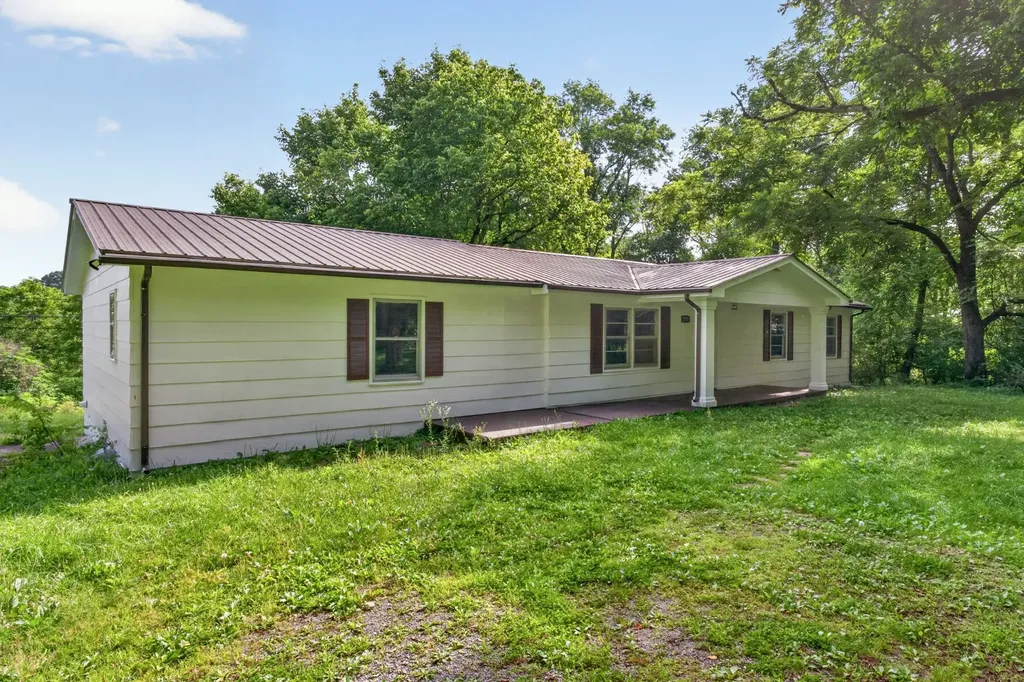 2385 Midway Road Smithville TN 37166