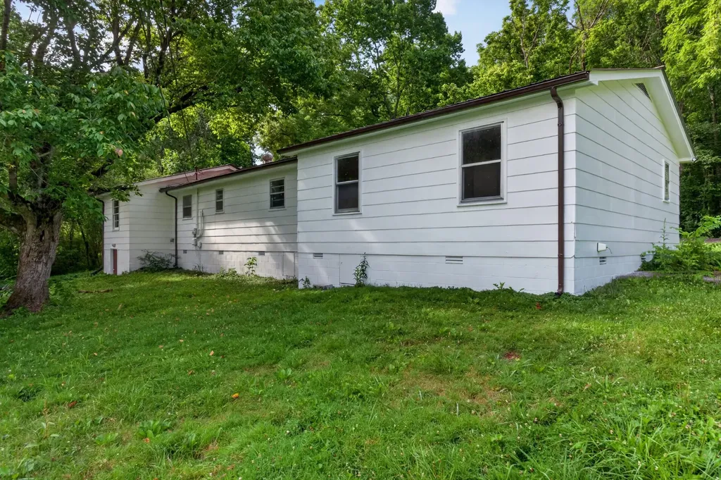 2385 Midway Road Smithville TN 37166