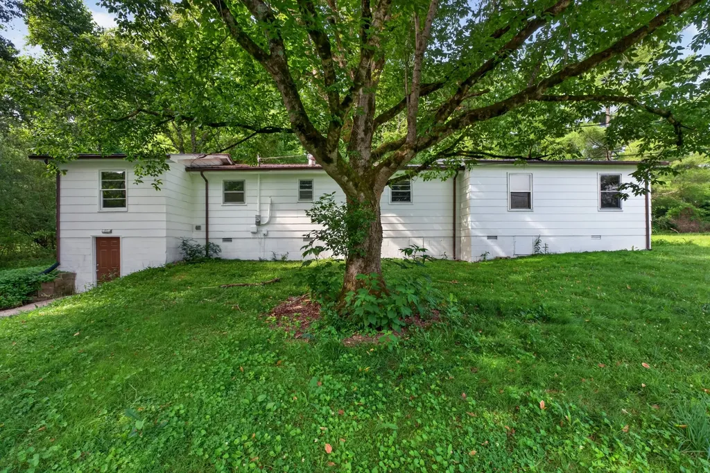 2385 Midway Road Smithville TN 37166