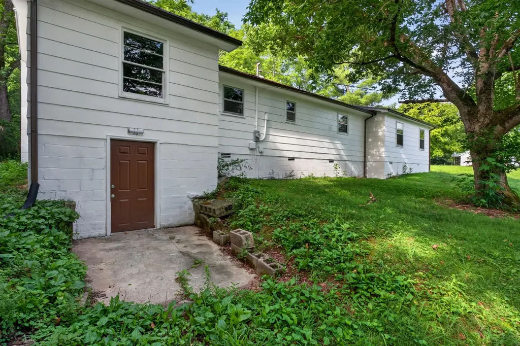 2385 Midway Road Smithville TN 37166