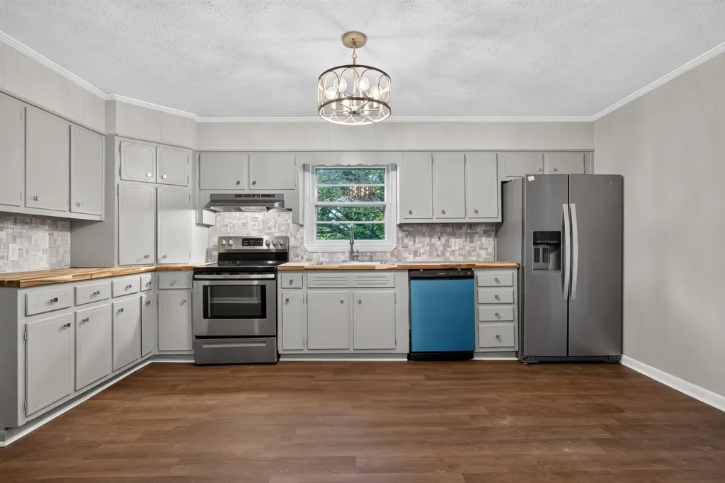 2385 Midway Road Smithville TN 37166