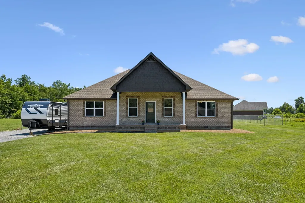 2892 Highway 52, E Lafayette TN 37083
