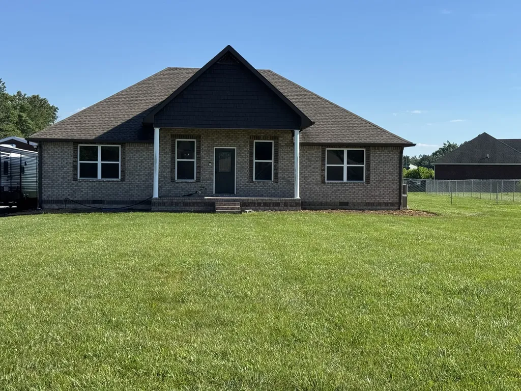 2892 Highway 52, E Lafayette TN 37083
