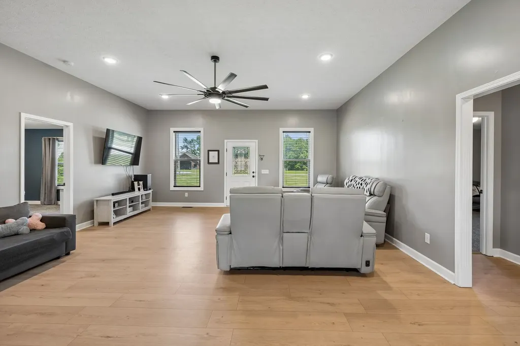 2892 Highway 52, E Lafayette TN 37083