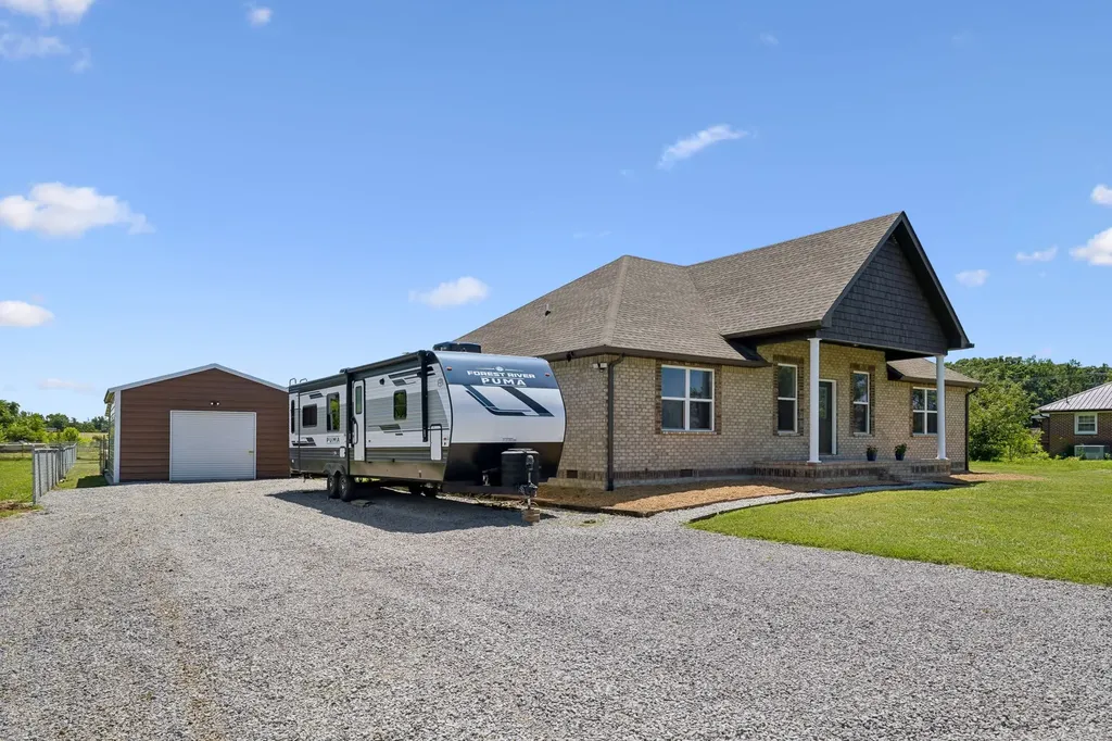 2892 Highway 52, E Lafayette TN 37083